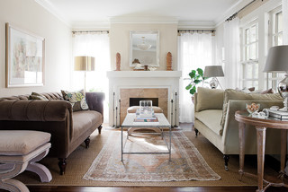 Soggiorno con con abbinamento di divani diversi - Foto e Idee per Arredare  - Gennaio 2023 | Houzz IT