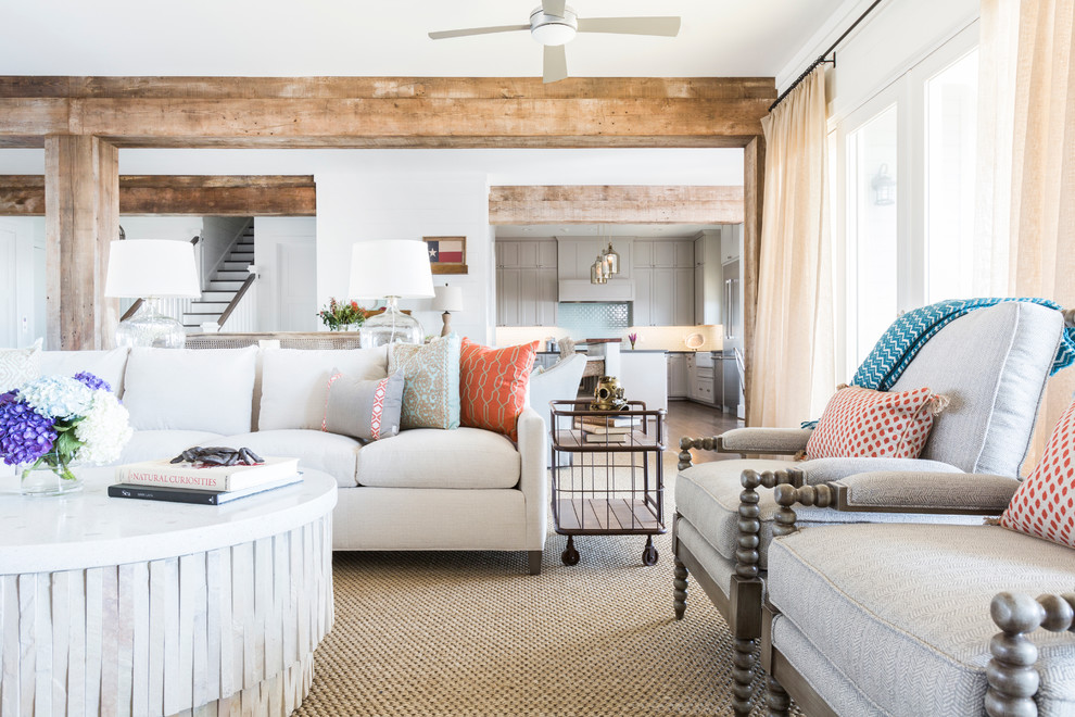 Foto di un soggiorno stile marino aperto con sala formale, pareti bianche e moquette