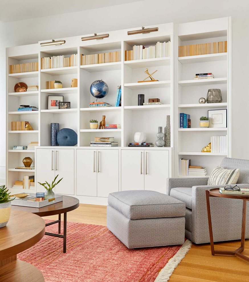 Immagine di un soggiorno design di medie dimensioni con pavimento in legno massello medio e nessuna TV