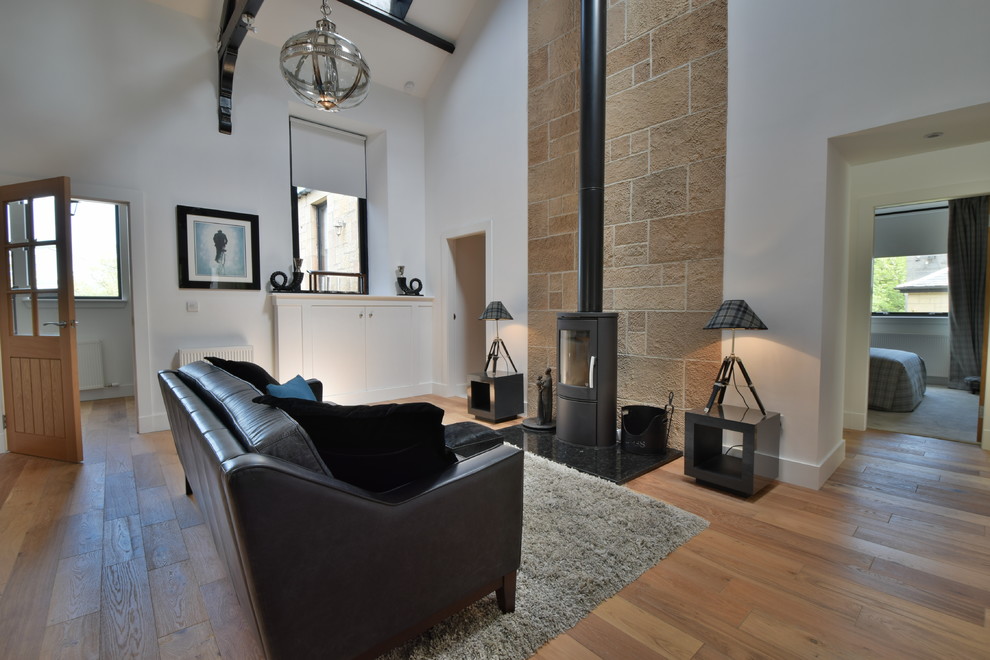 This is an example of a contemporary living room in Glasgow.