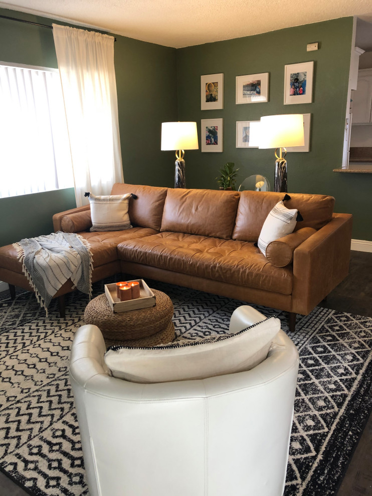 Immagine di un piccolo soggiorno moderno con pareti verdi