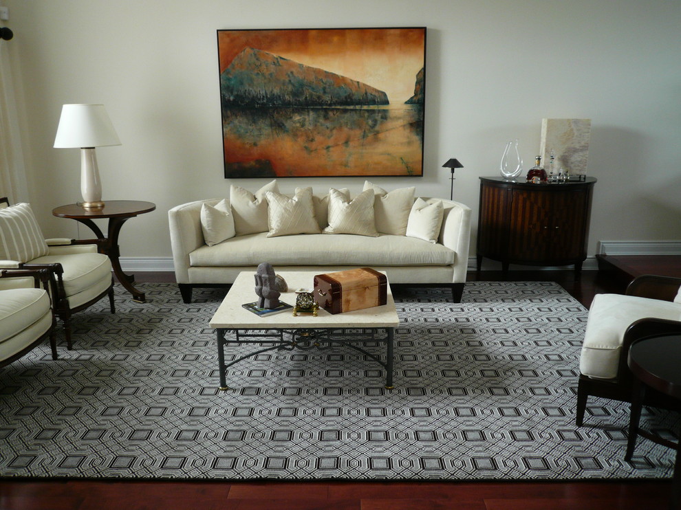 Mittelgroßes, Repräsentatives, Fernseherloses, Abgetrenntes Modernes Wohnzimmer ohne Kamin mit beiger Wandfarbe und dunklem Holzboden in Ottawa