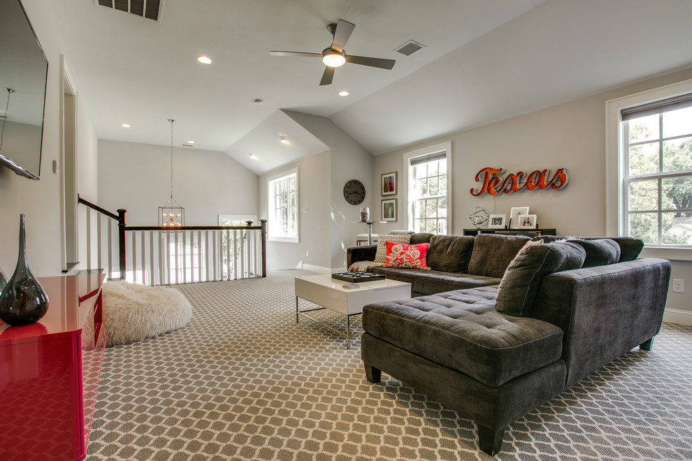 Traditional living room in Dallas.