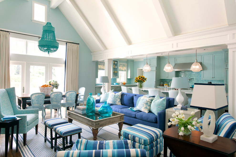 Свежая идея для дизайна: большая открытая, парадная гостиная комната в стиле неоклассика (современная классика) с синими стенами и красивыми шторами - отличное фото интерьера