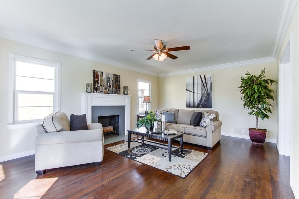 Example of a mid-sized classic living room design in San Diego