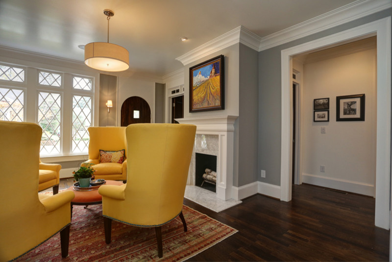 Design ideas for a classic living room in Atlanta.