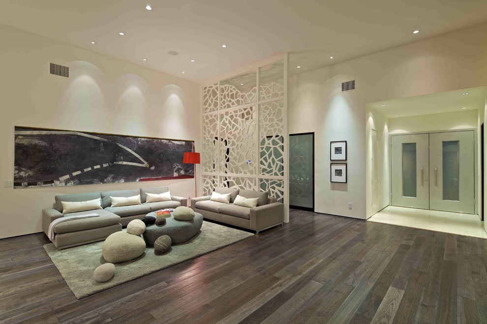 Immagine di un soggiorno minimal aperto con pareti bianche e tappeto
