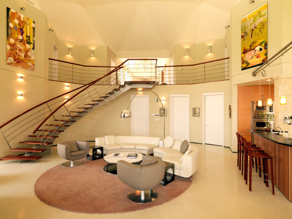 Esempio di un grande soggiorno eclettico aperto con pareti beige, sala formale, pavimento in travertino, nessuna TV e pavimento beige
