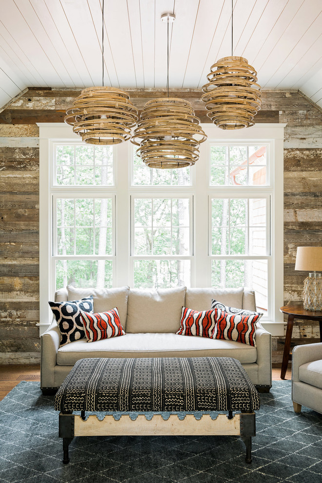 Immagine di un soggiorno stile marino di medie dimensioni e chiuso con pareti multicolore, parquet scuro e pavimento marrone