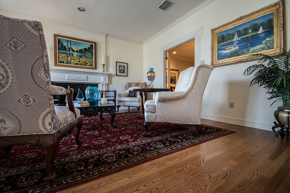 Classic living room in Austin with medium hardwood flooring.