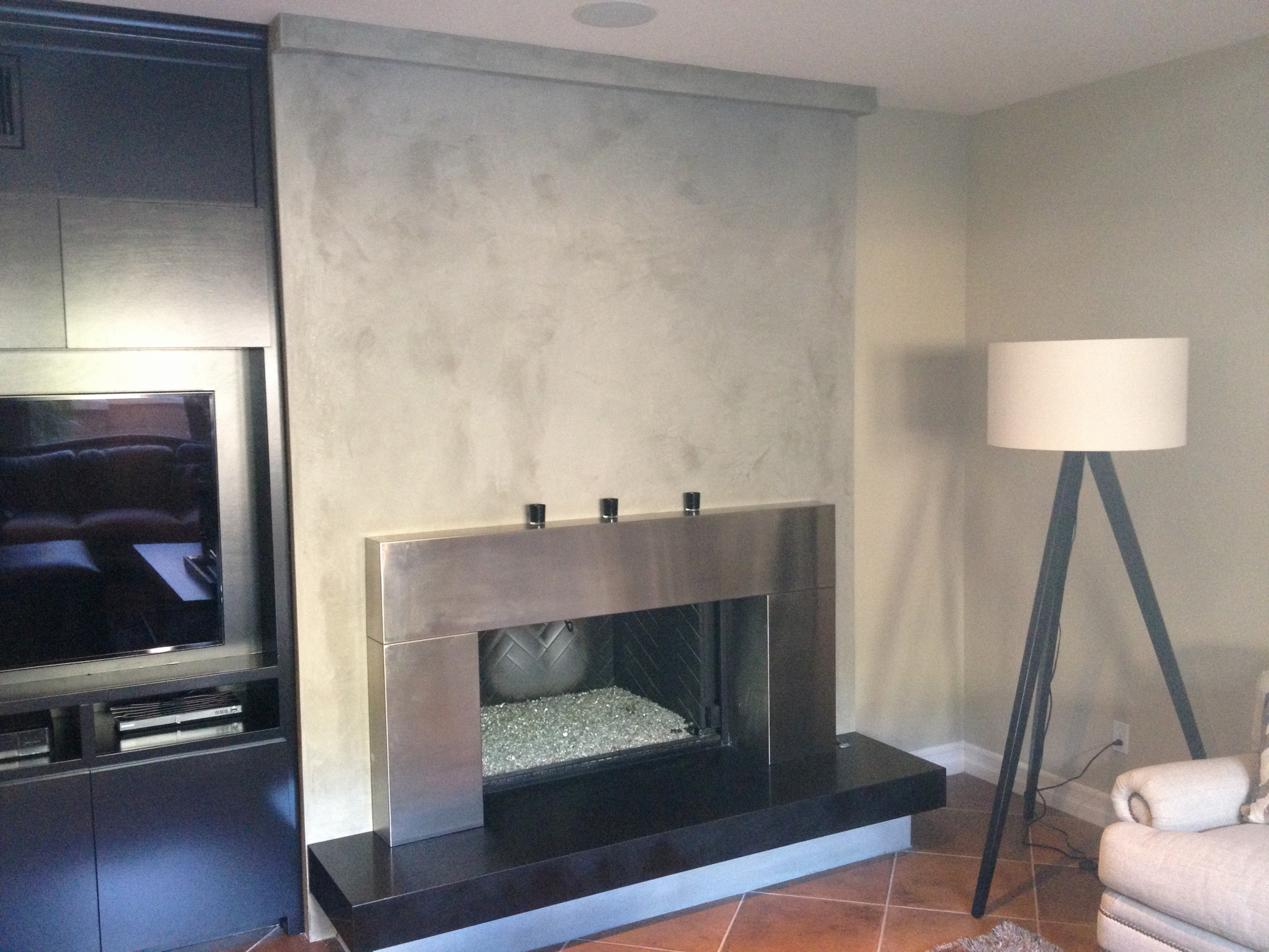 Warm Up Your Modern Space with Venetian Plaster Walls COCOCOZY