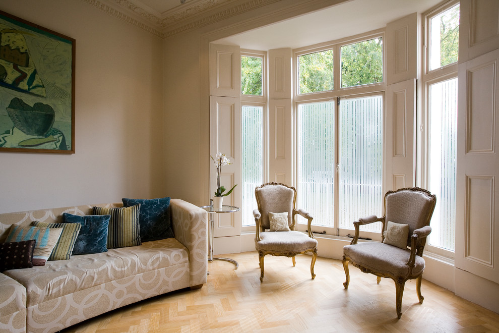 Photo of a classic living room in Buckinghamshire.