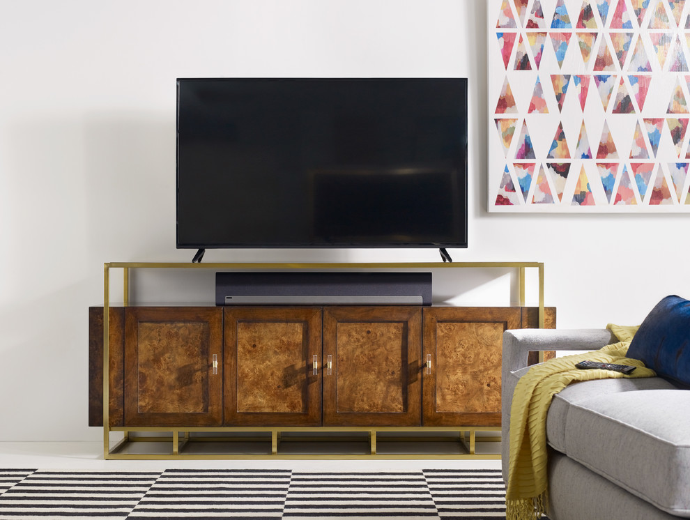 Mittelgroßes, Repräsentatives, Offenes Modernes Wohnzimmer ohne Kamin mit weißer Wandfarbe und freistehendem TV in New York