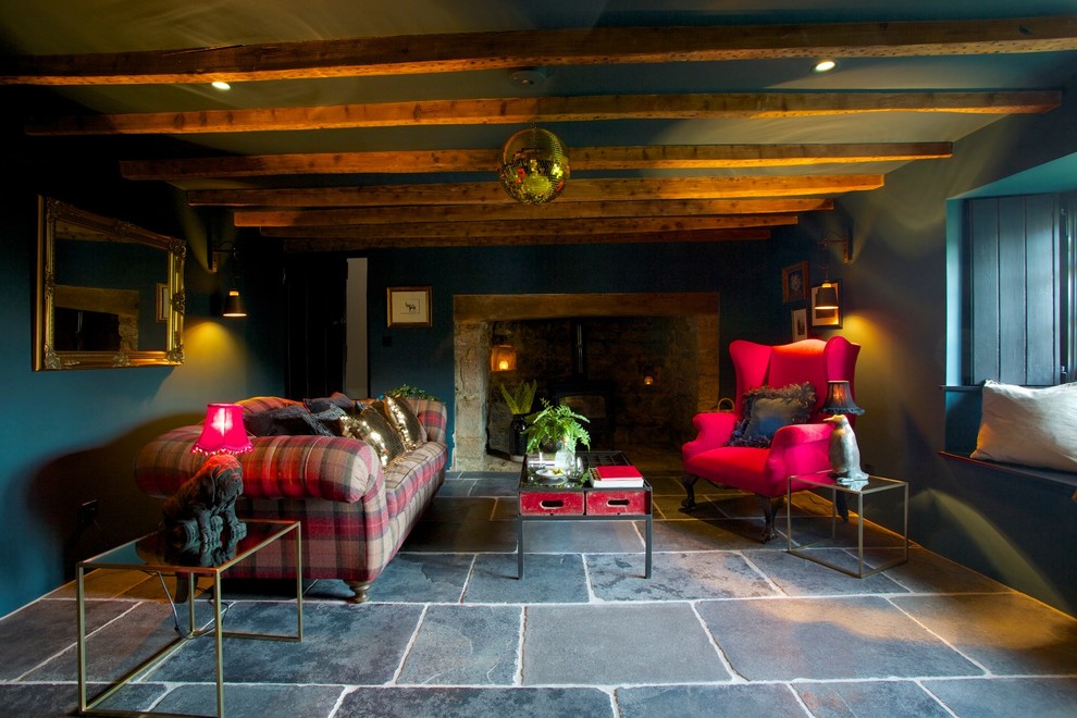 Inspiration for a farmhouse living room remodel in Devon