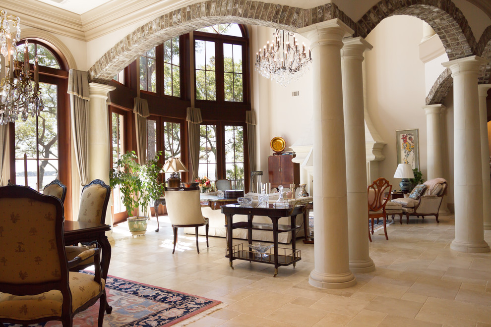 Foto di un ampio soggiorno mediterraneo aperto con sala formale e pareti bianche