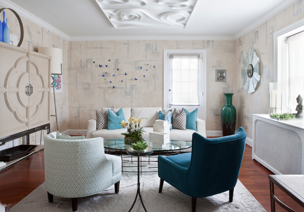 Bild på ett mellanstort eklektiskt vardagsrum, med flerfärgade väggar och en dold TV