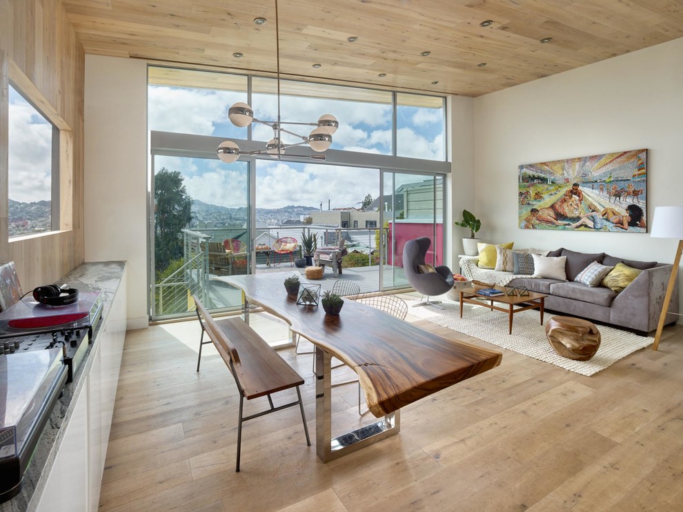 Idee per un ampio soggiorno contemporaneo aperto con pavimento in legno massello medio, pavimento beige, sala formale e pareti bianche