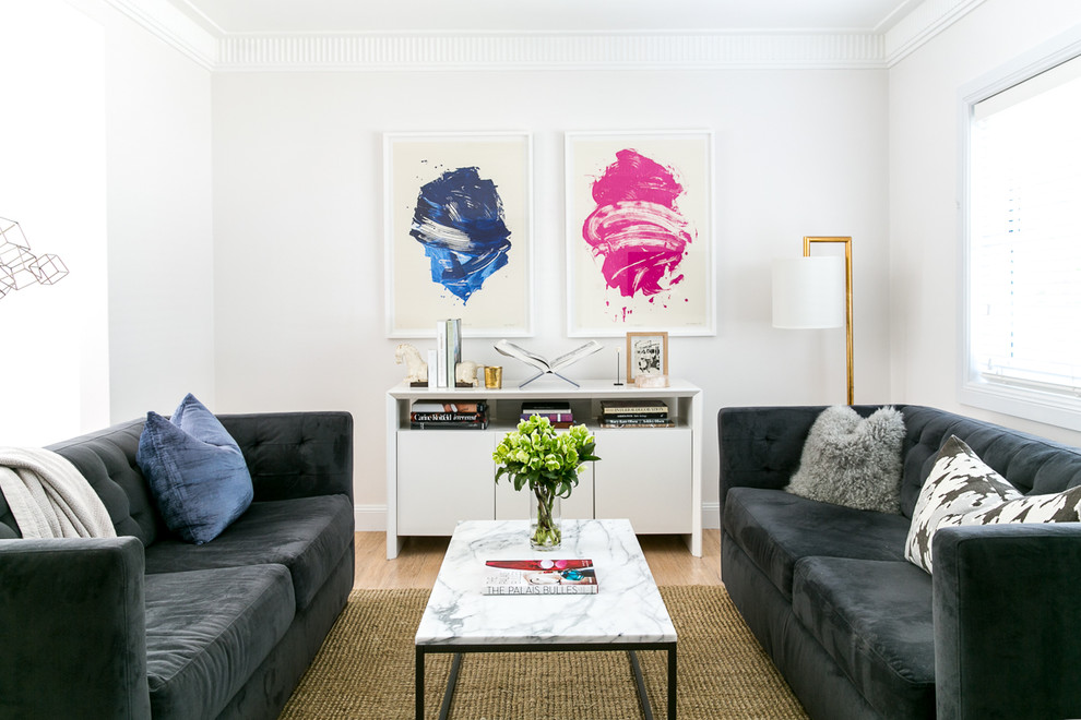 Repräsentatives, Abgetrenntes Klassisches Wohnzimmer mit weißer Wandfarbe und hellem Holzboden in Sydney