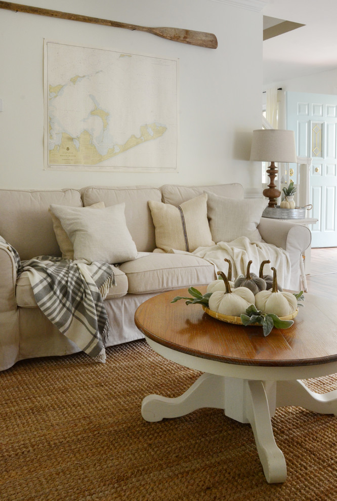 Example of a cottage chic living room design in Boston