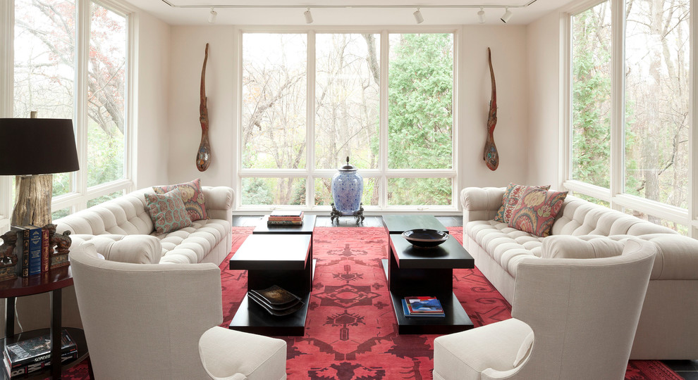Repräsentatives Asiatisches Wohnzimmer mit beiger Wandfarbe in Minneapolis