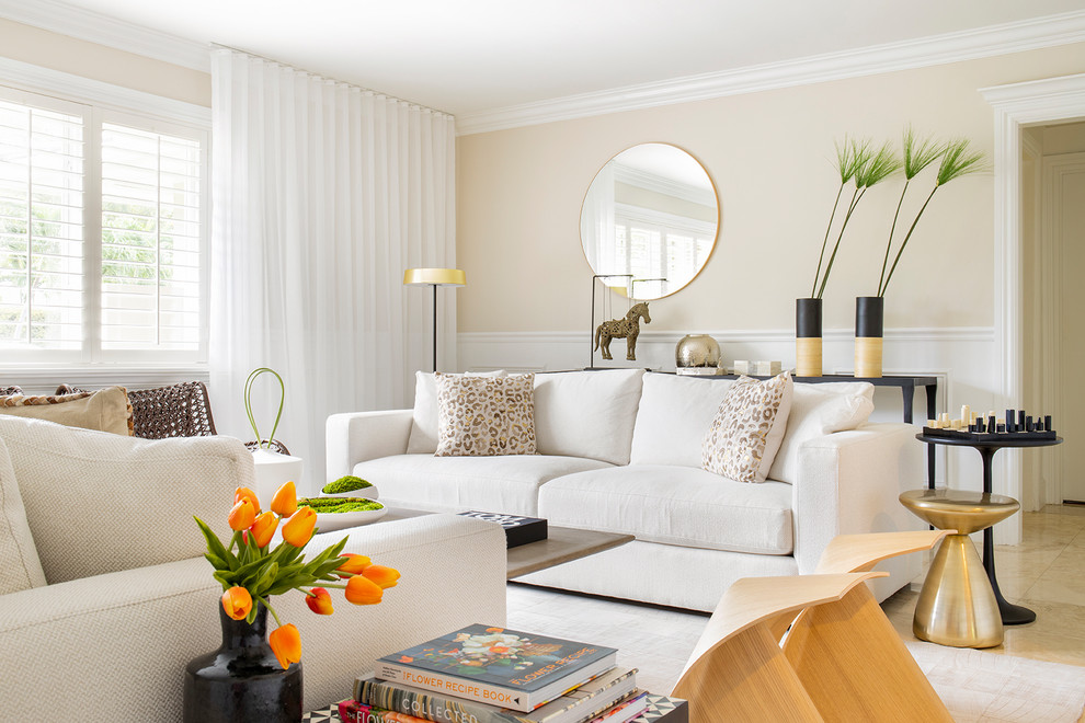 Inspiration för mellanstora moderna separata vardagsrum, med ett finrum, marmorgolv, vitt golv och beige väggar