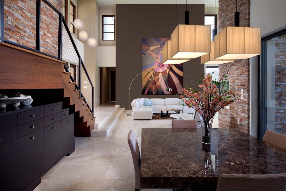 Idee per un soggiorno contemporaneo aperto con pareti grigie e pavimento in marmo