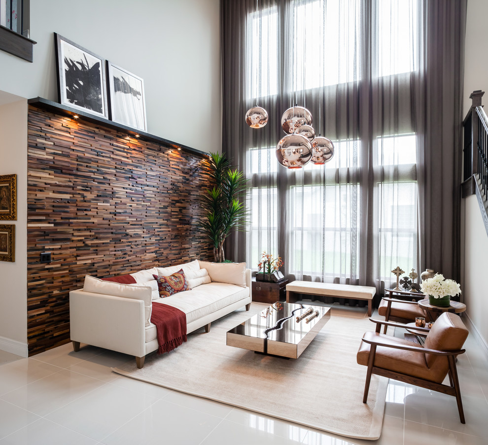 Mittelgroßes, Repräsentatives, Fernseherloses, Offenes Modernes Wohnzimmer ohne Kamin mit brauner Wandfarbe in Miami