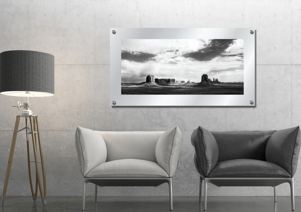 Foto de salón abierto moderno de tamaño medio con paredes grises y suelo gris
