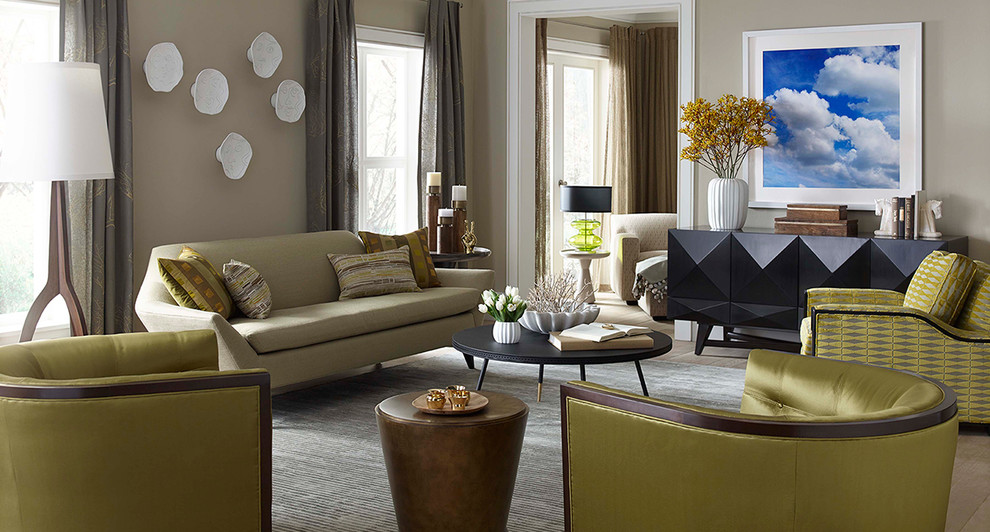Foto di un grande soggiorno minimalista chiuso con sala formale, pareti beige, parquet chiaro e nessuna TV