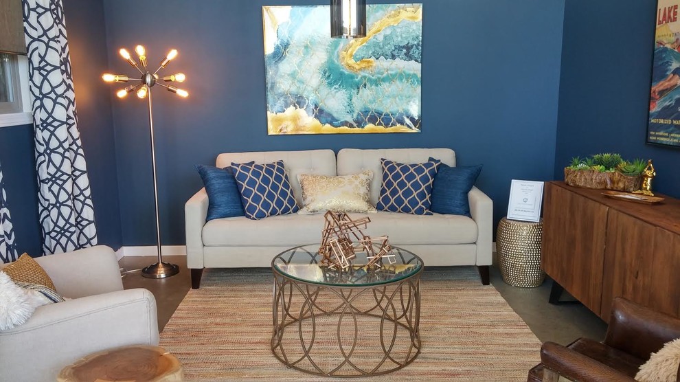 Foto di un piccolo soggiorno minimalista chiuso con pareti blu, pavimento in cemento, nessuna TV e pavimento grigio