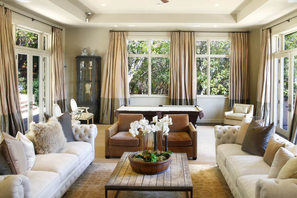 Пример оригинального дизайна: гостиная комната в стиле неоклассика (современная классика) с бежевыми стенами, ковровым покрытием и бильярдным столом без телевизора