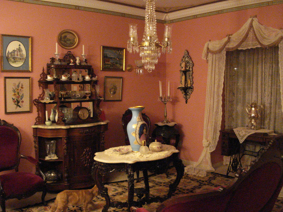 Klassisk inredning av ett vardagsrum