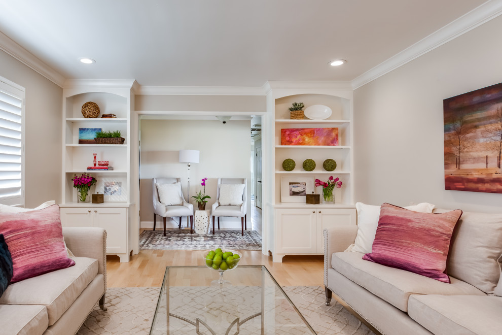 Transitional living room photo in Sacramento