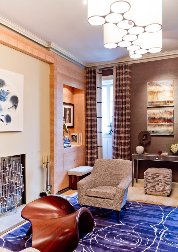 Foto di un soggiorno design con camino classico