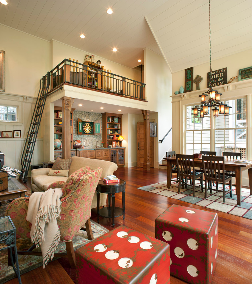 Foto di un grande soggiorno eclettico aperto con pavimento in legno massello medio, pareti beige e pavimento marrone