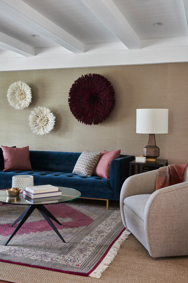 Photo of a classic living room in Los Angeles with beige walls.