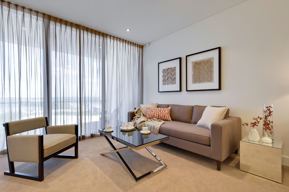 Свежая идея для дизайна: открытая гостиная комната среднего размера в современном стиле с белыми стенами и ковровым покрытием - отличное фото интерьера