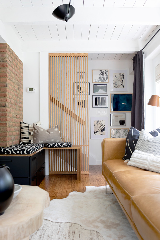 Свежая идея для дизайна: гостиная комната в стиле ретро - отличное фото интерьера