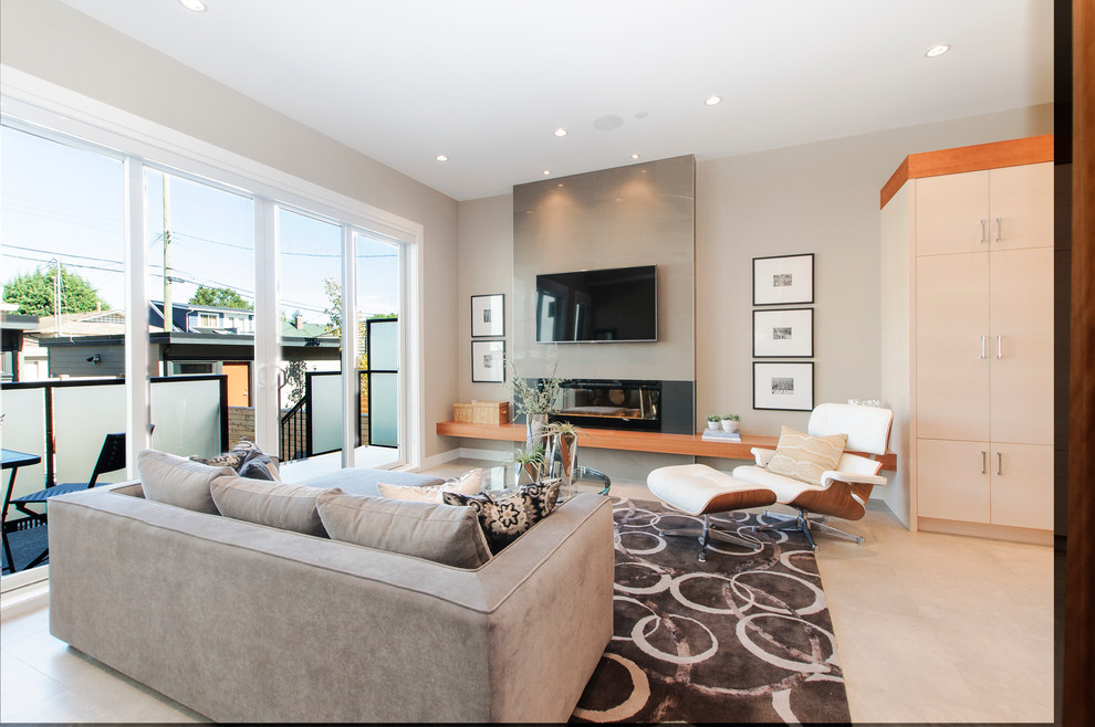 Immagine di un piccolo soggiorno moderno aperto con pareti beige, pavimento con piastrelle in ceramica, camino lineare Ribbon e TV a parete