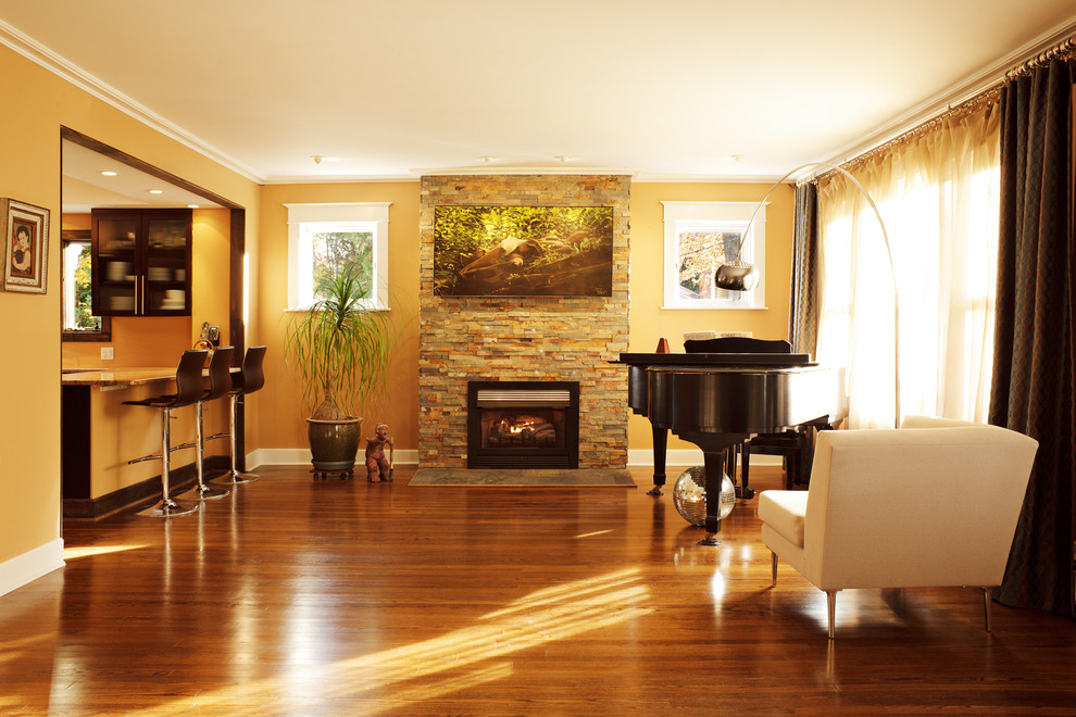 Example of a minimalist living room design in New York