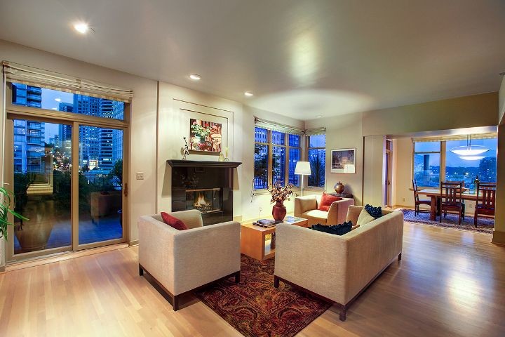 Example of an eclectic living room design in Seattle