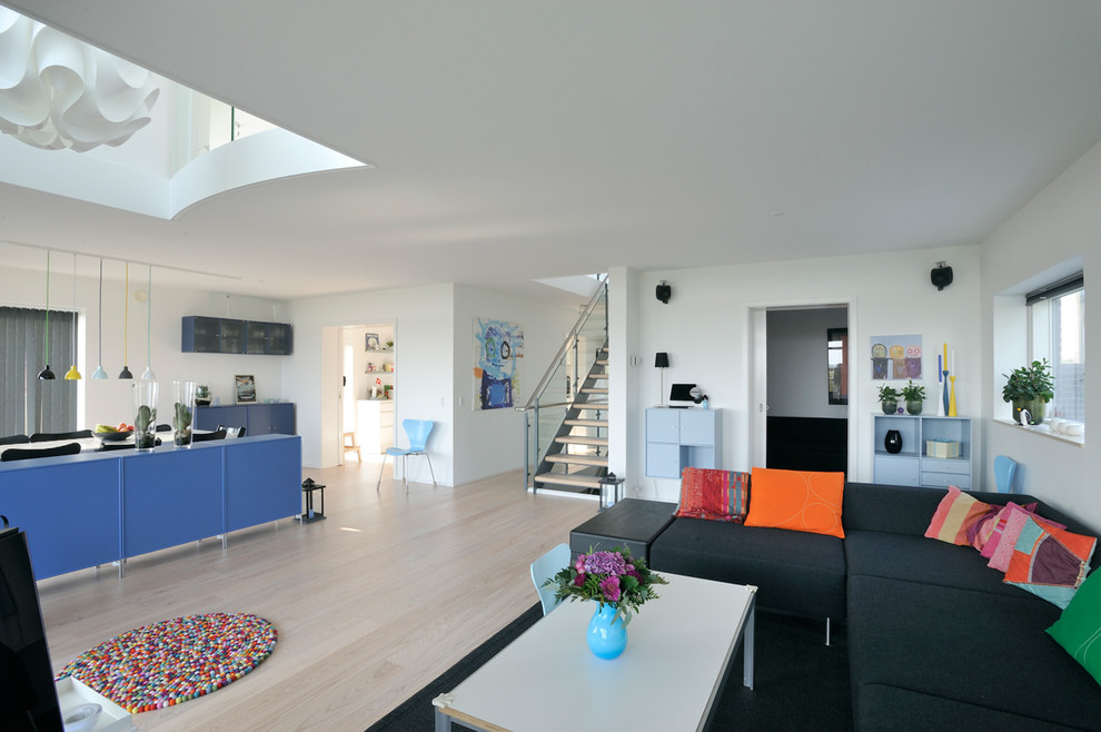 This is an example of a scandinavian living room in Esbjerg.