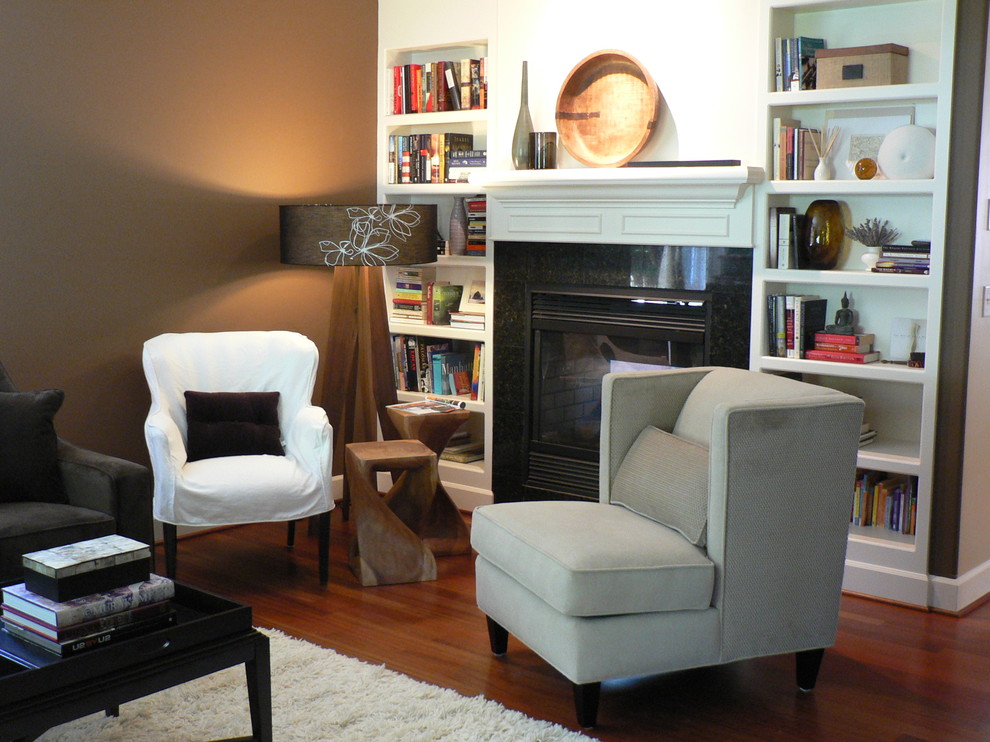 Foto di un soggiorno minimal con pareti marroni