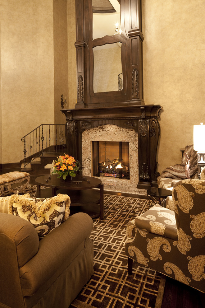 Foto di un soggiorno tradizionale con sala formale e pareti beige