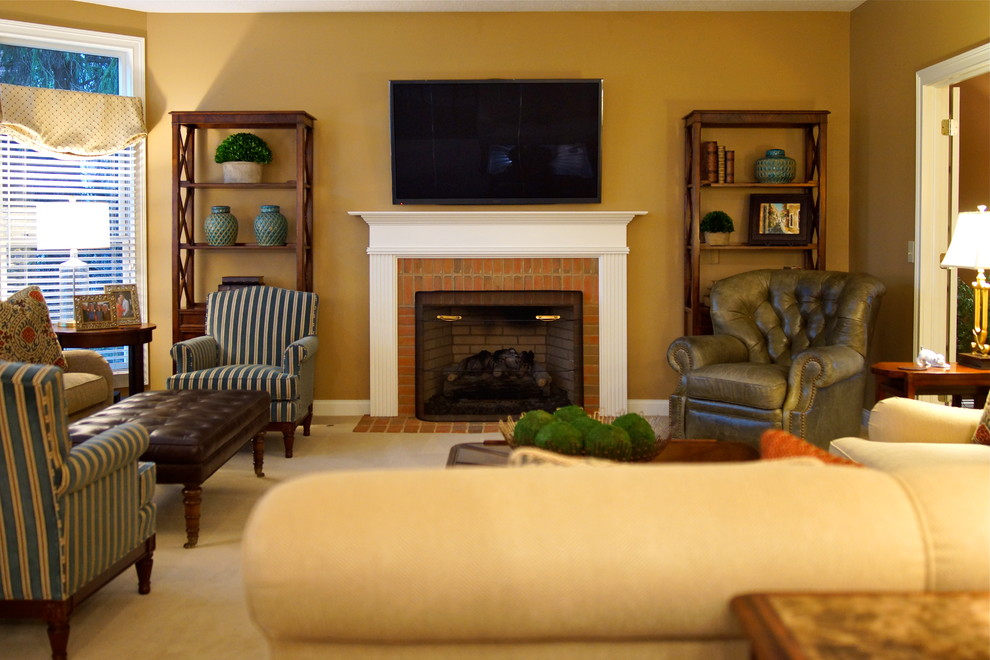 Inspiration for a timeless living room remodel in Columbus