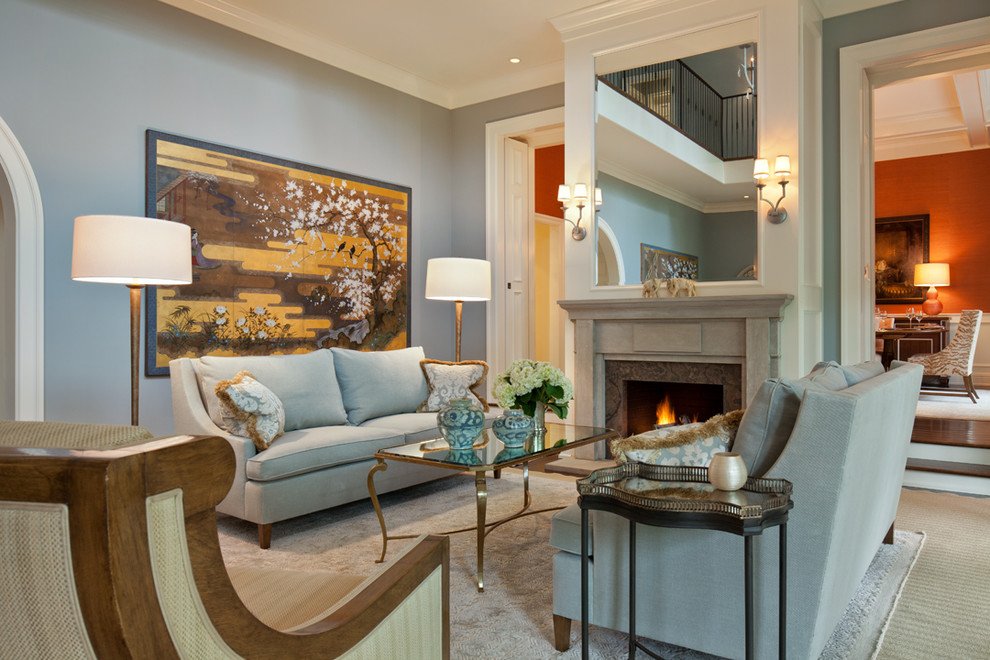 Immagine di un soggiorno classico chiuso con sala formale, pareti blu, moquette e camino classico