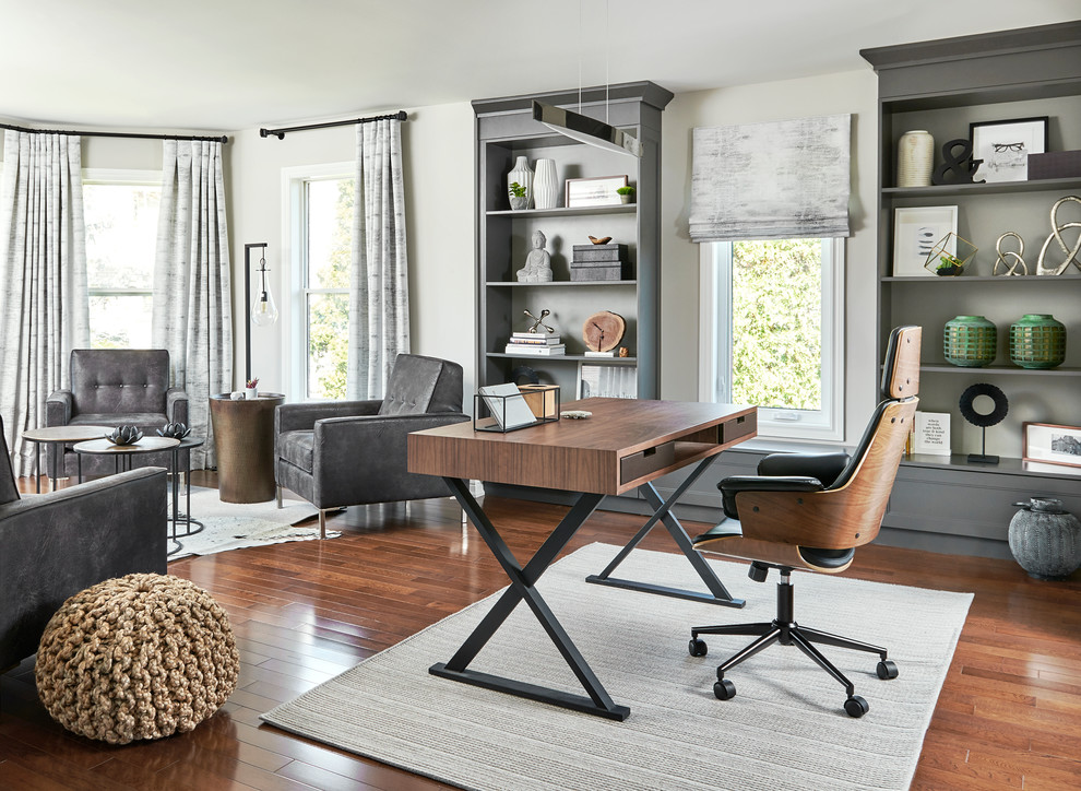 Idéer för ett modernt arbetsrum, med grå väggar, mörkt trägolv och brunt golv