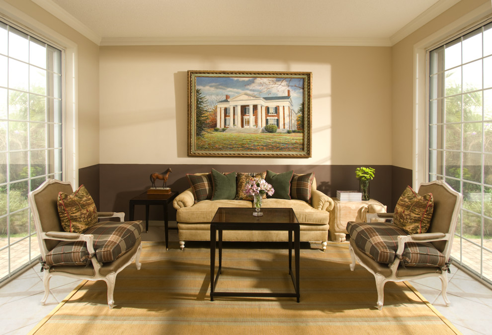 Esempio di un piccolo soggiorno chic chiuso con sala formale, pavimento con piastrelle in ceramica e pareti marroni