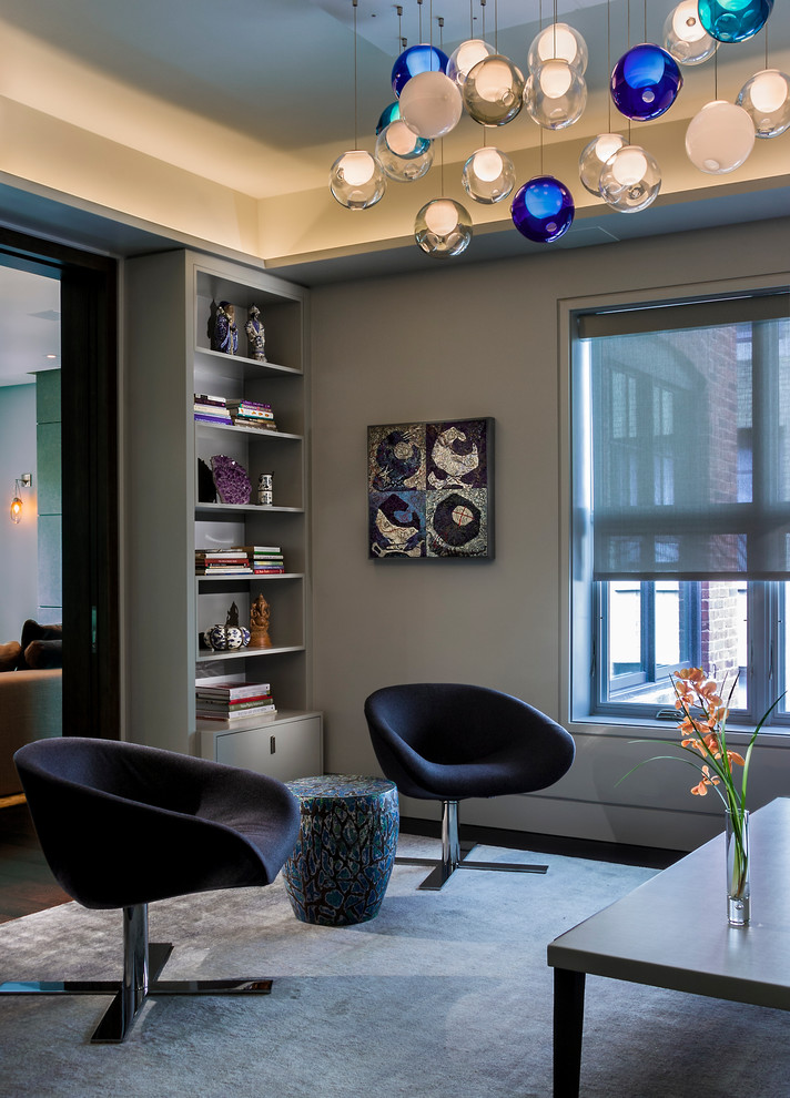 Abgetrenntes Modernes Wohnzimmer mit grauer Wandfarbe in Chicago
