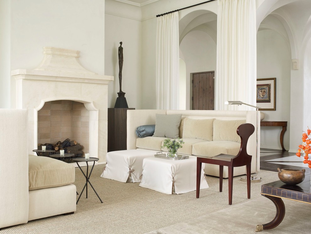 Idee per un soggiorno tradizionale di medie dimensioni con camino classico, sala formale, pareti bianche, nessuna TV e moquette